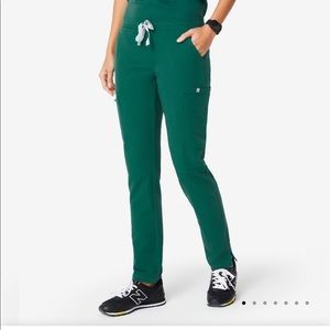 ISO Yola skinny scrub pant size small petite!!!!!